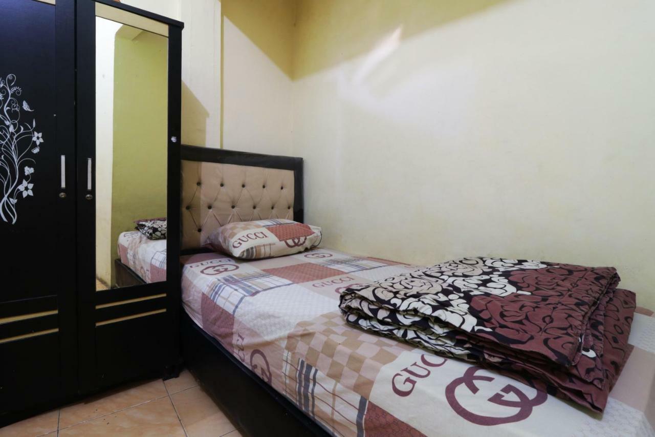 Wisma Yuli Syariah Medan Exterior photo